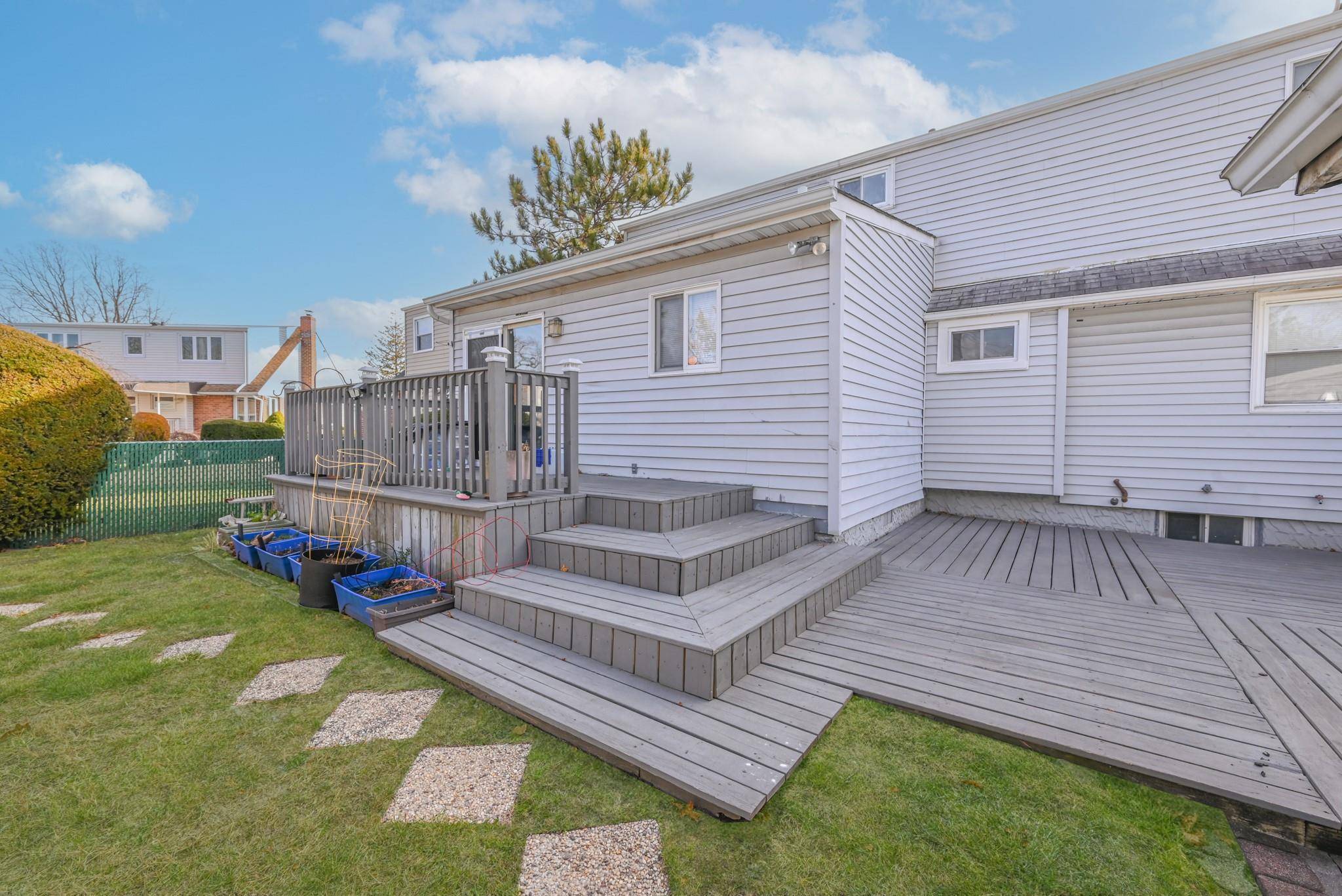 Valley Stream, NY 11580,54 Lyon ST