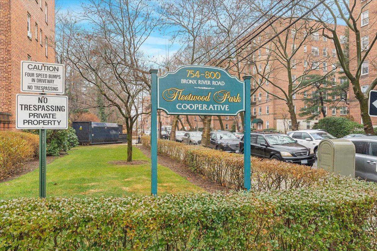 Bronxville, NY 10708,754 Bronx River RD #b44