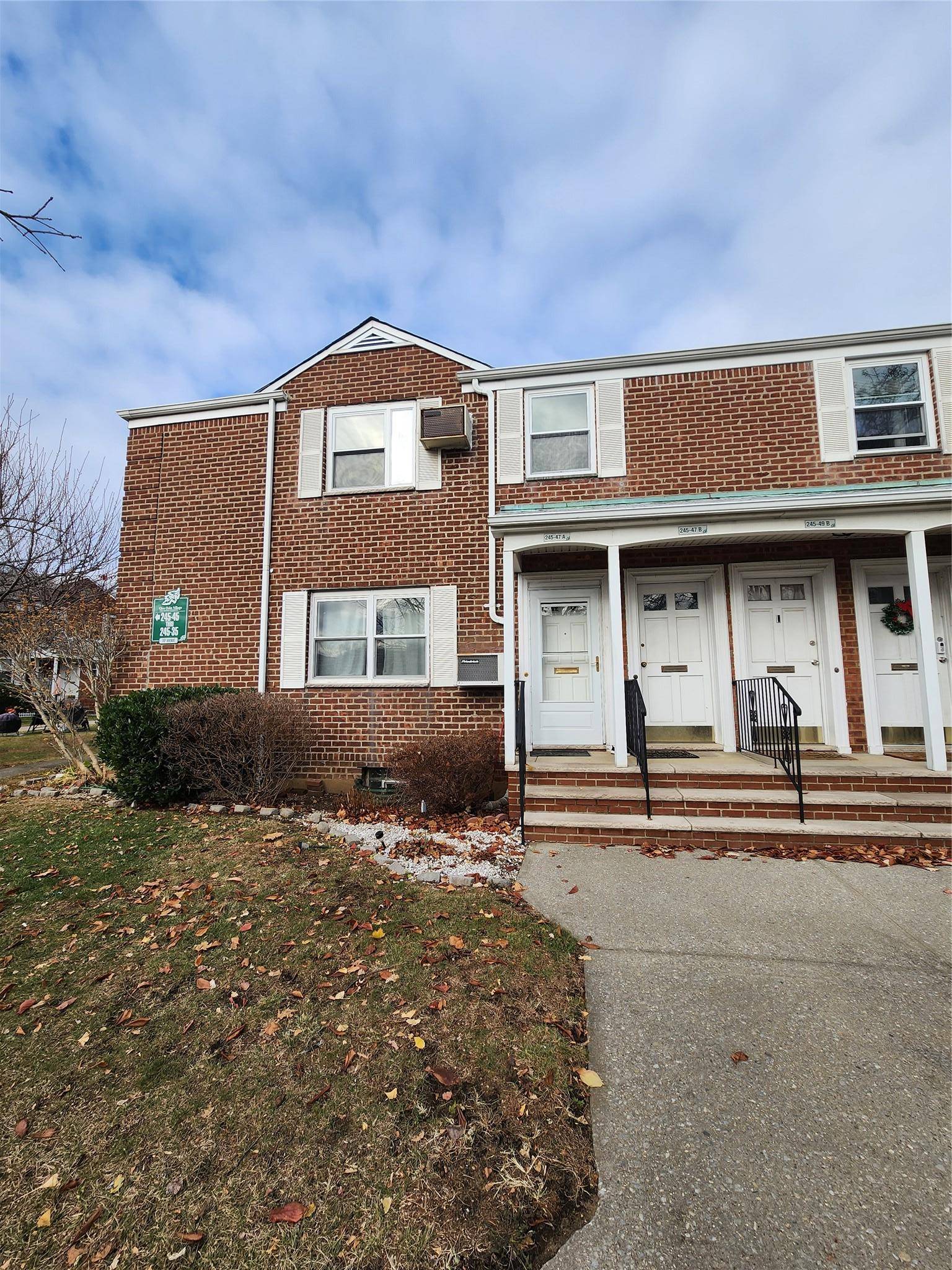 Glen Oaks, NY 11426,245-47 76 AVE #A