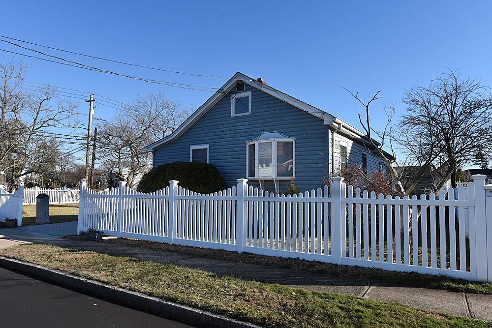 North Bellmore, NY 11710,1886 Decatur AVE