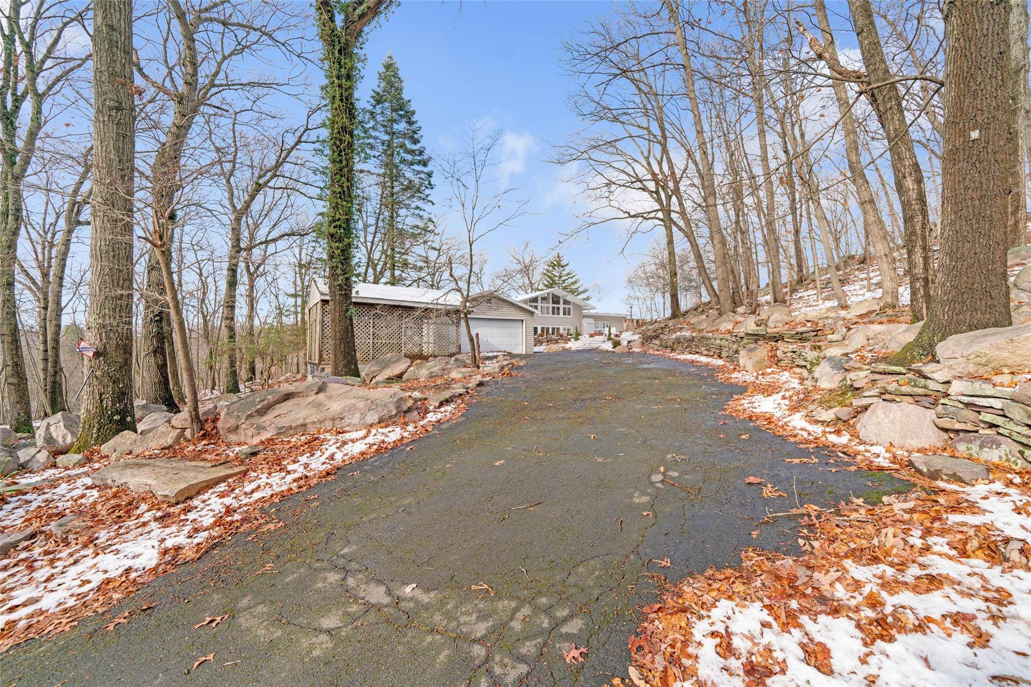 Highland Mills, NY 10930,15 Overlook DR