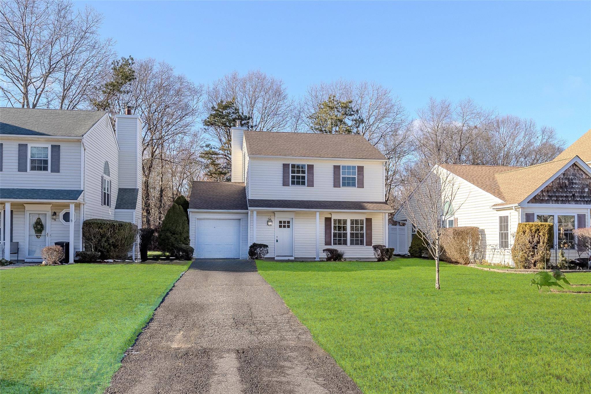 Coram, NY 11727,8 Woodchuck TRL