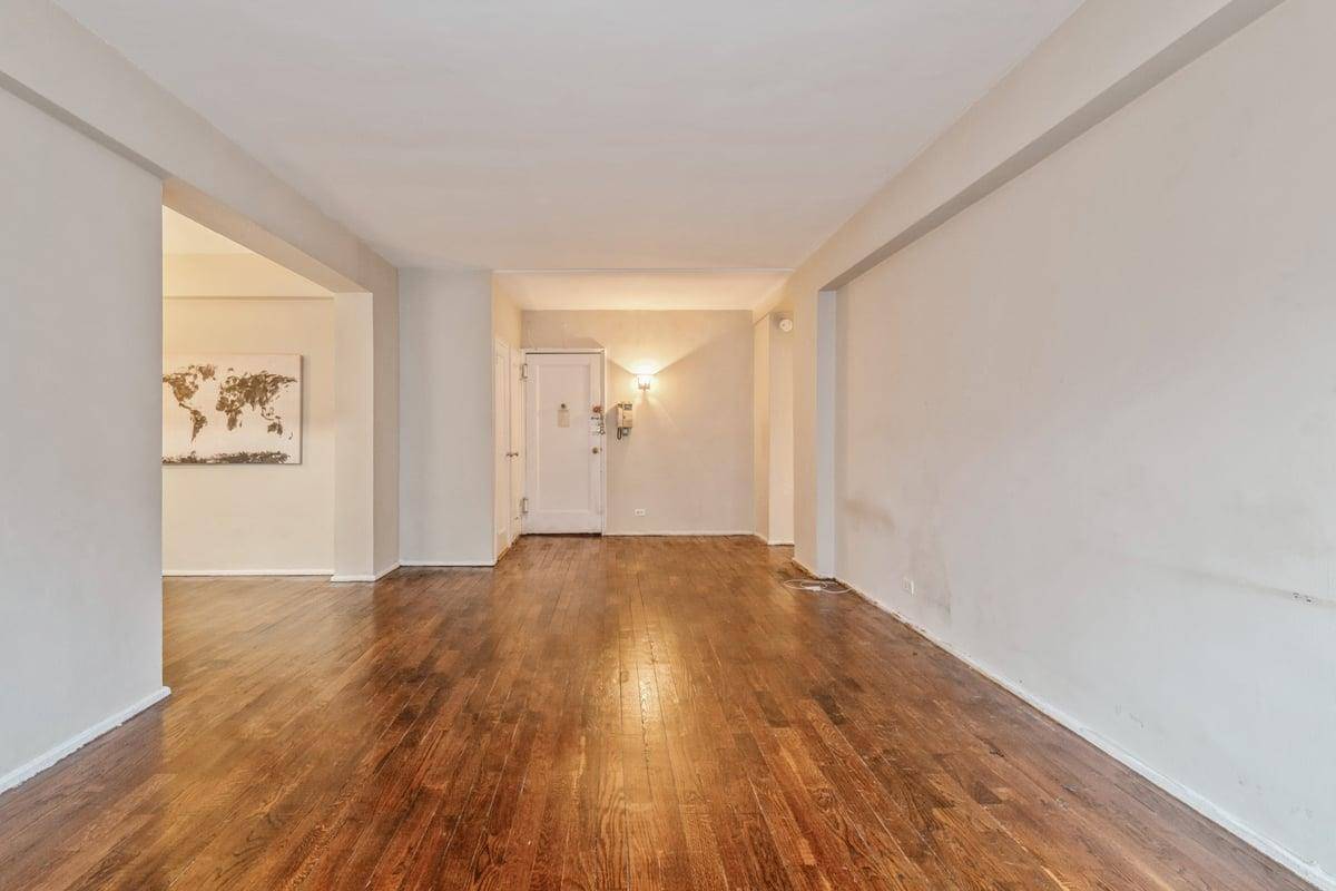 Forest Hills, NY 11375,99-21 67th Rd #4D