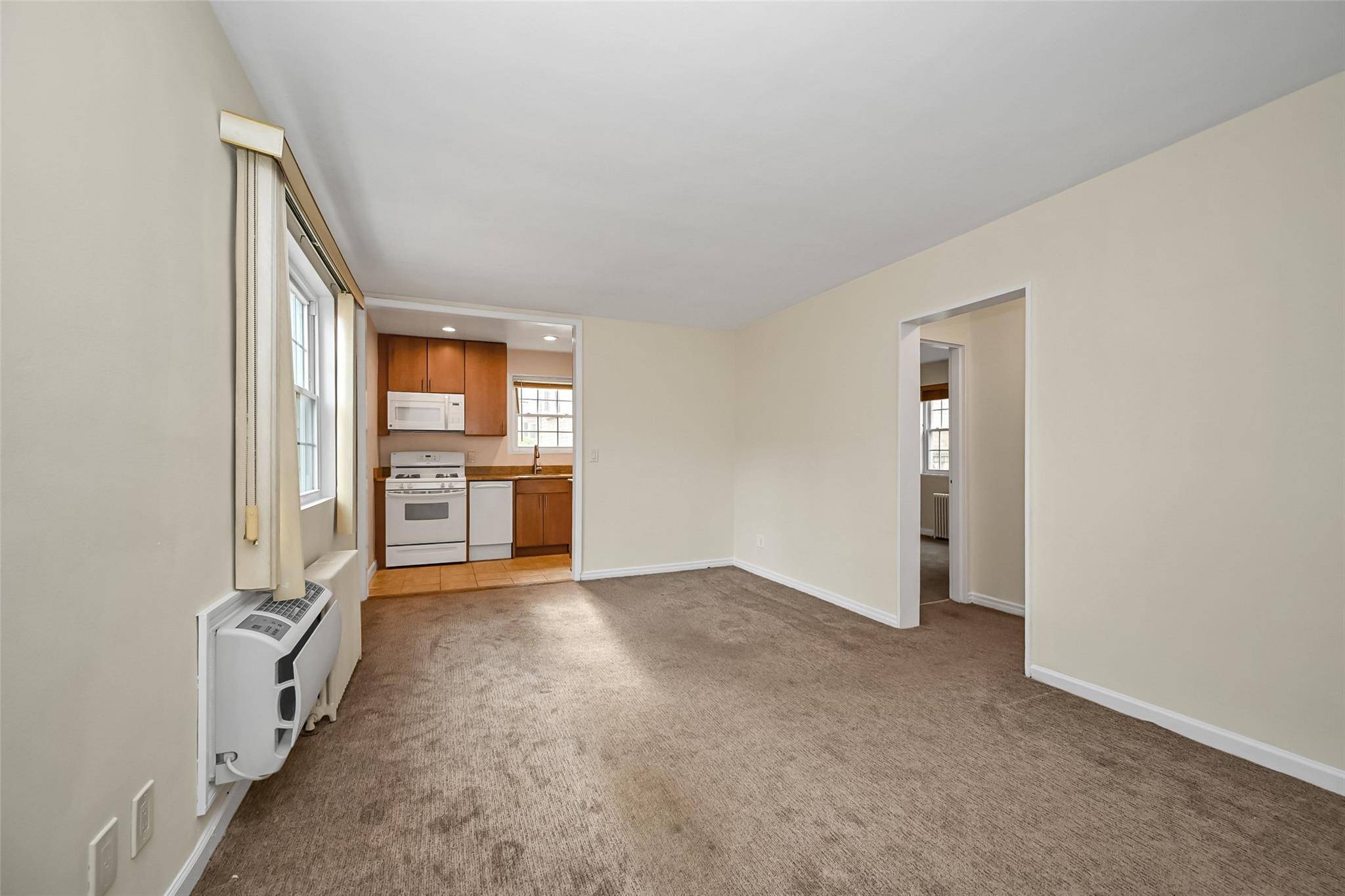 Oakland Gardens, NY 11364,224-44 Horace Harding EXPY #Lower/627