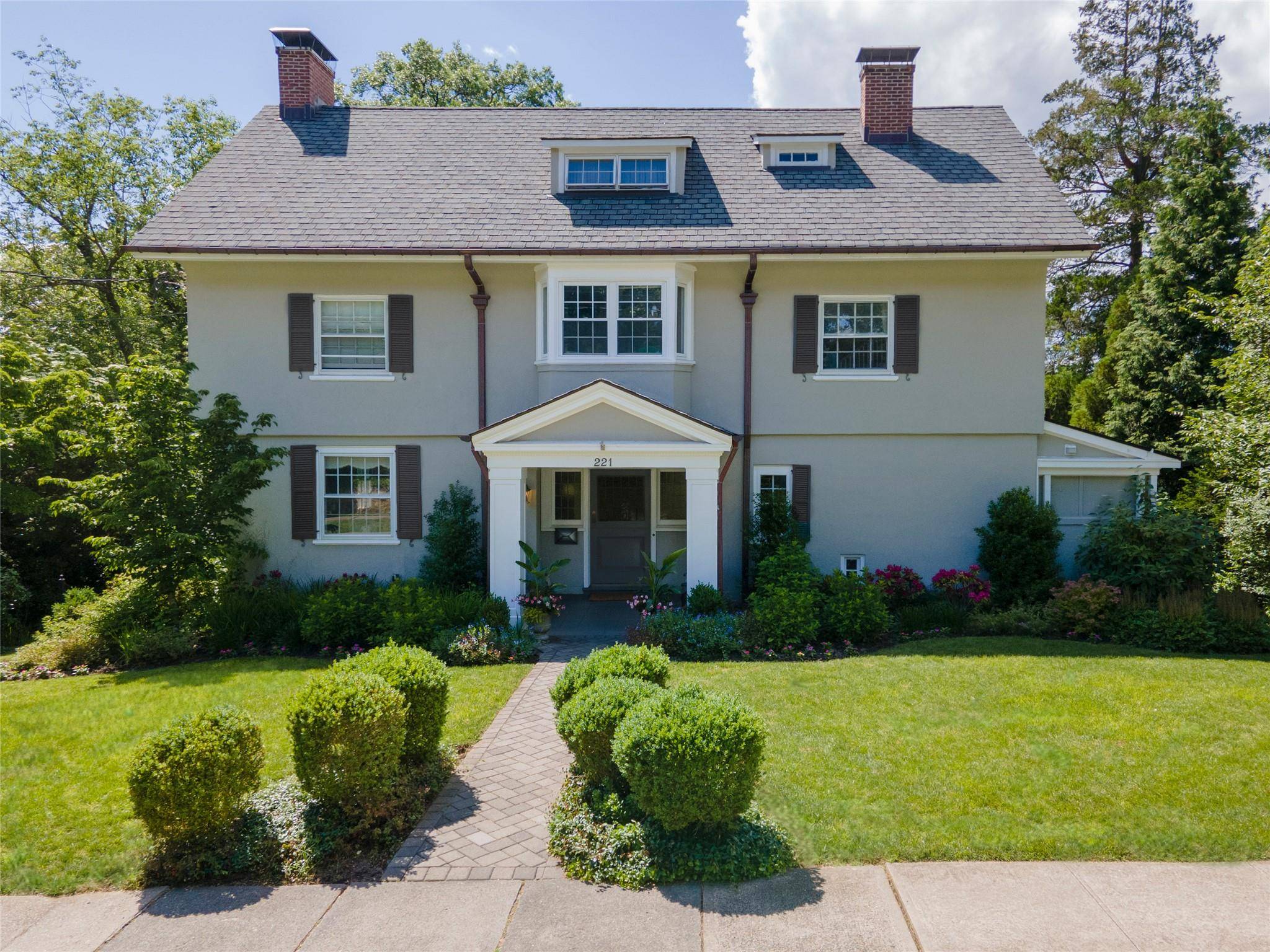 Pelham, NY 10803,221 Corlies AVE