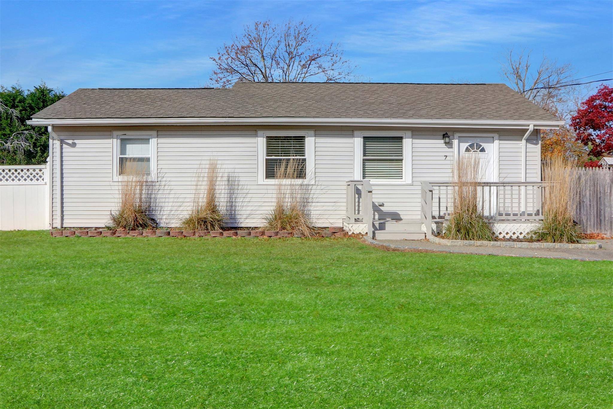 Mastic Beach, NY 11951,7 Elm RD
