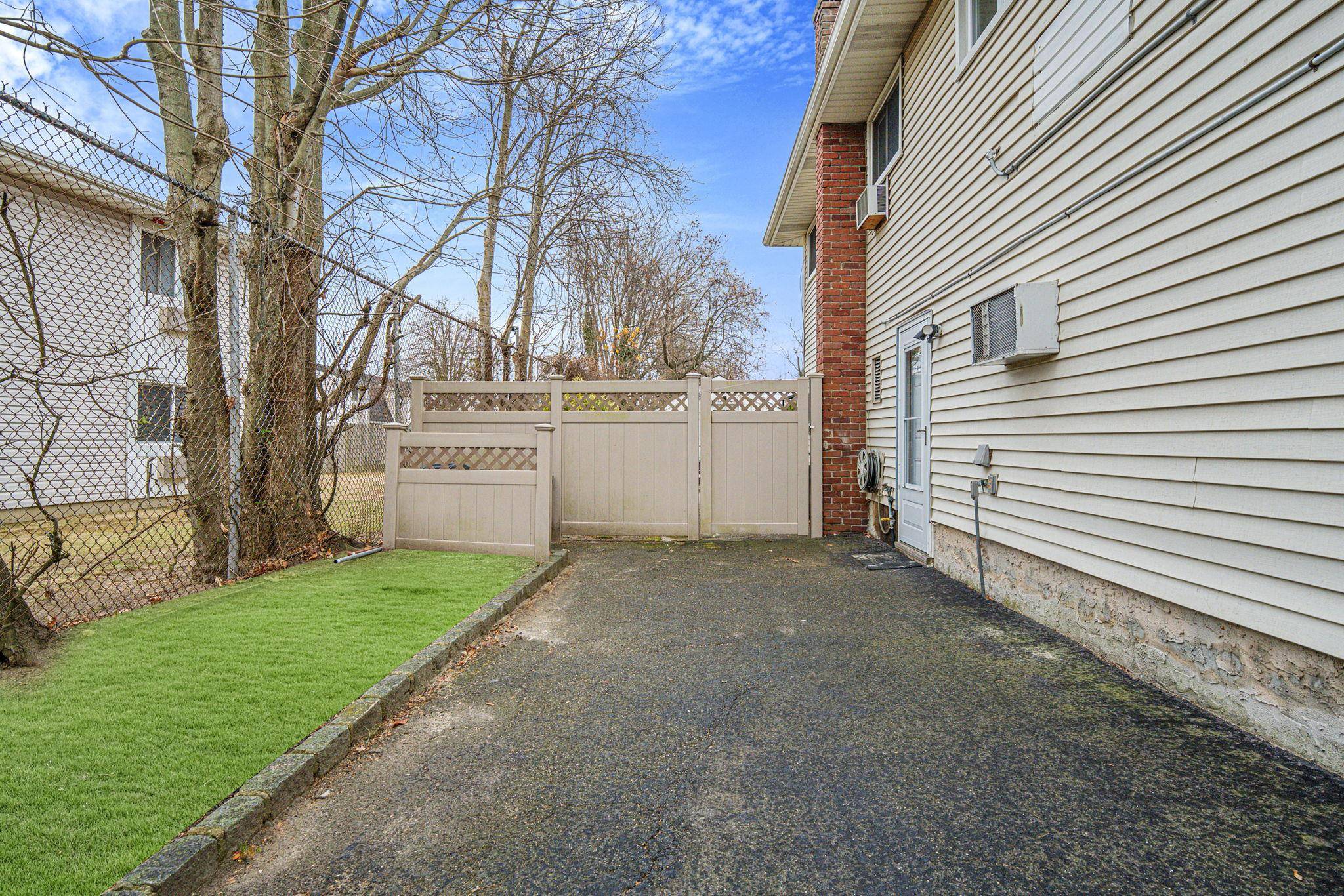 West Babylon, NY 11705,36 Muncy