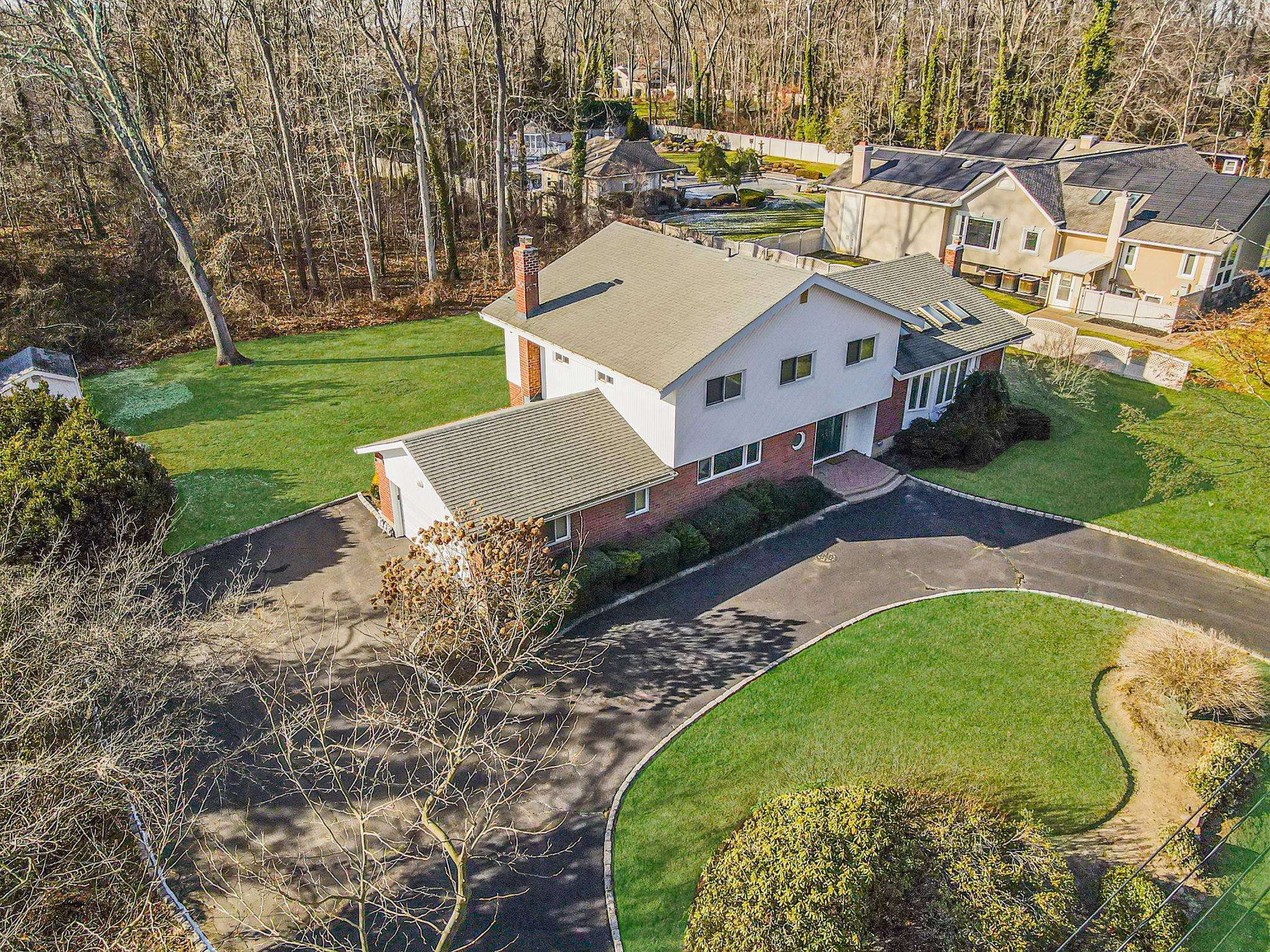 Dix Hills, NY 11746,23 Highfield DR