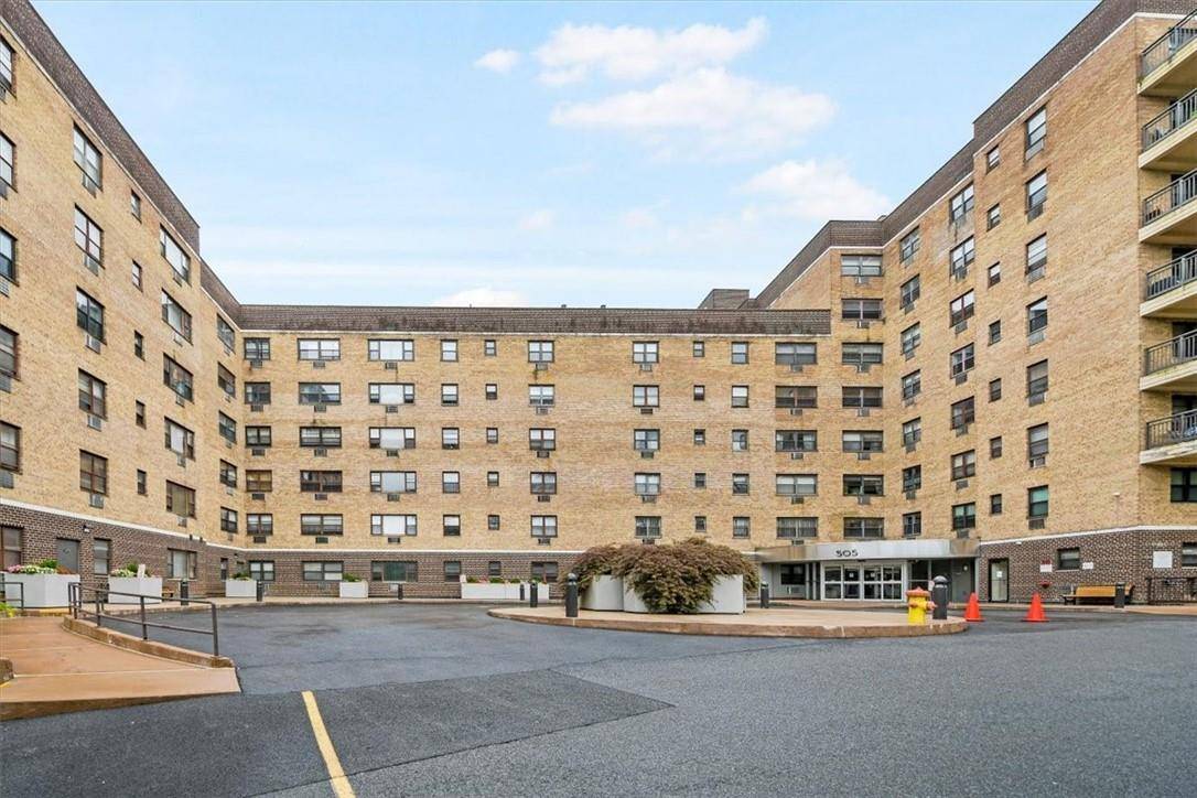 White Plains, NY 10606,505 Central AVE #610