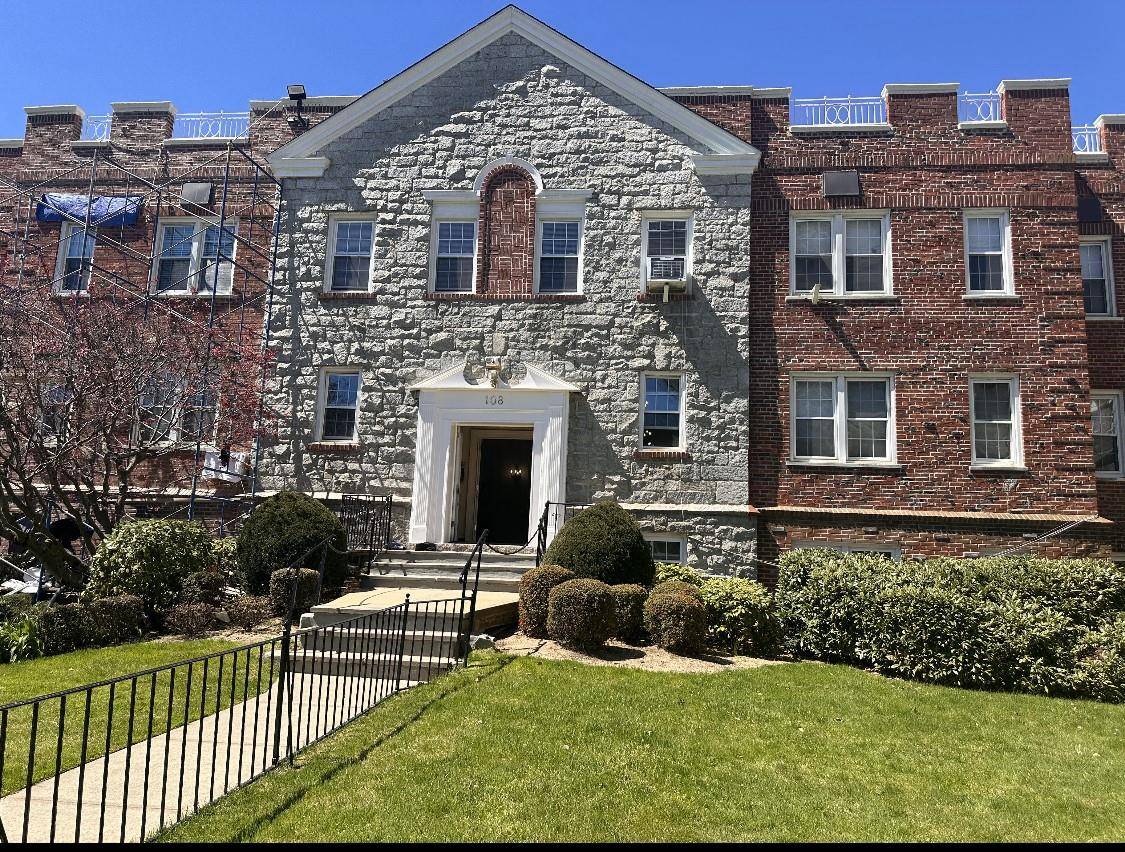 Rockville Centre, NY 11570,108 S Village AVE #2A