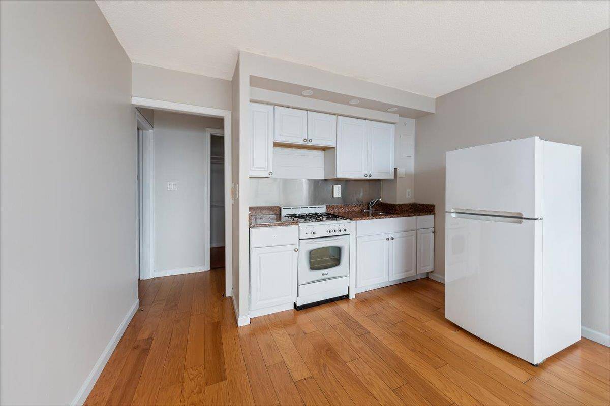 Yonkers, NY 10710,1523 Central Park #9A