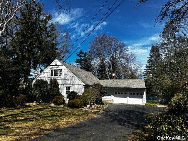 Huntington Station, NY 11746,32 Kenswick LN