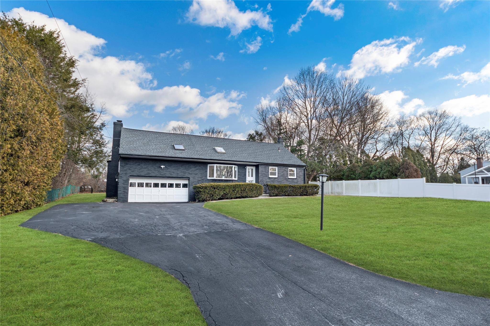 Yorktown Heights, NY 10598,892 Ferris PL