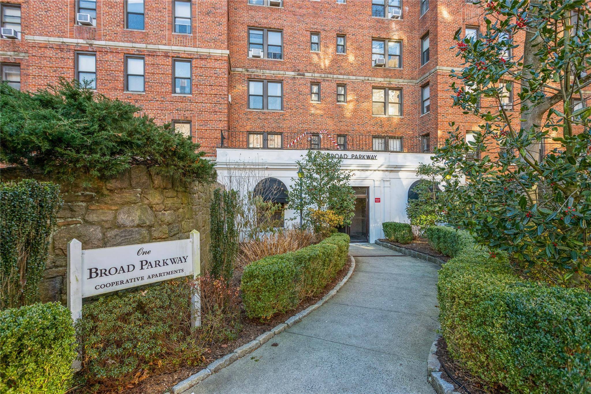 White Plains, NY 10601,1 Broad Parkway #3-M