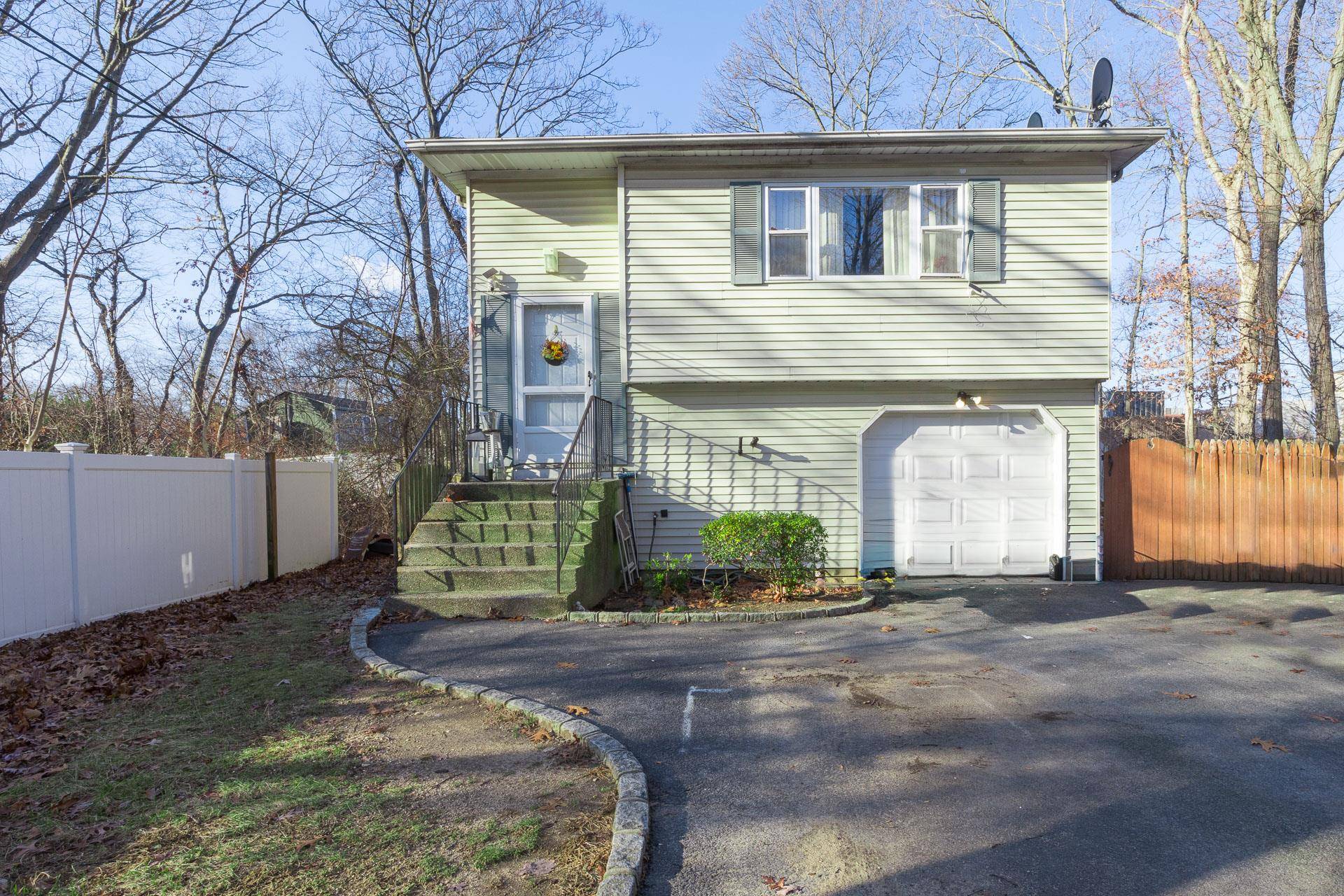 Smithtown, NY 11787,54 Prospect Avenue