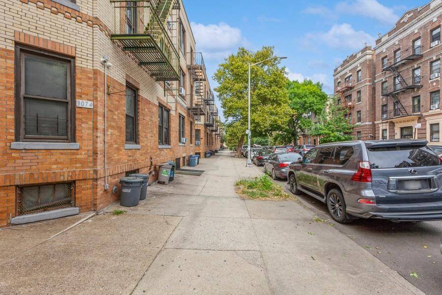 Astoria, NY 11102,3076 33rd Street