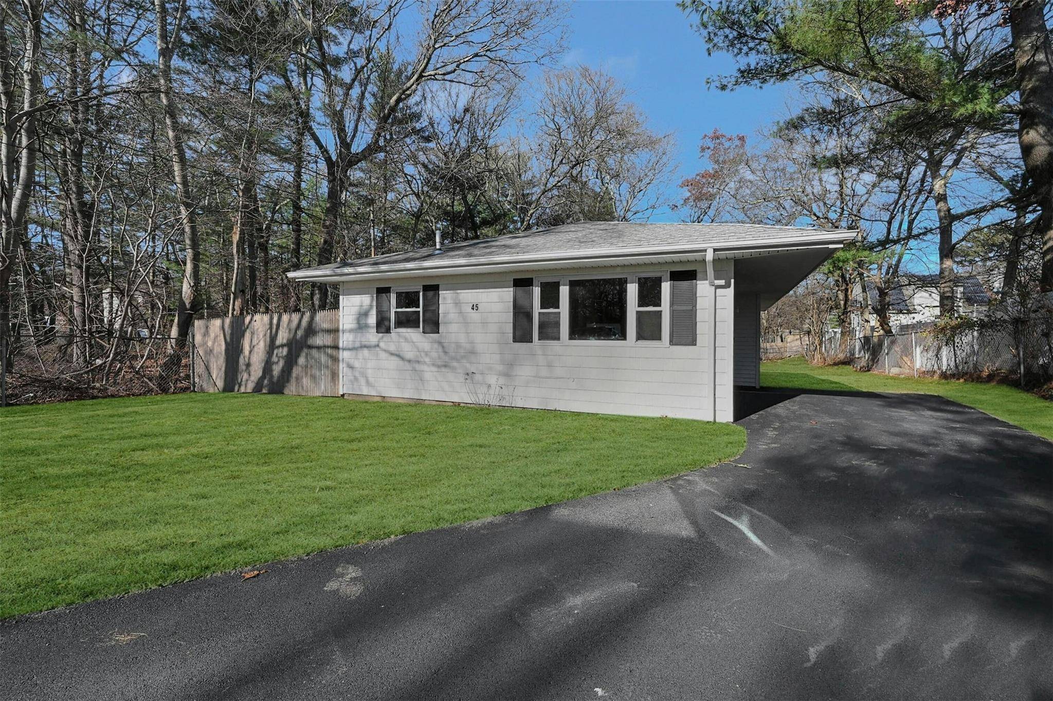 Medford, NY 11763,45 Park LN