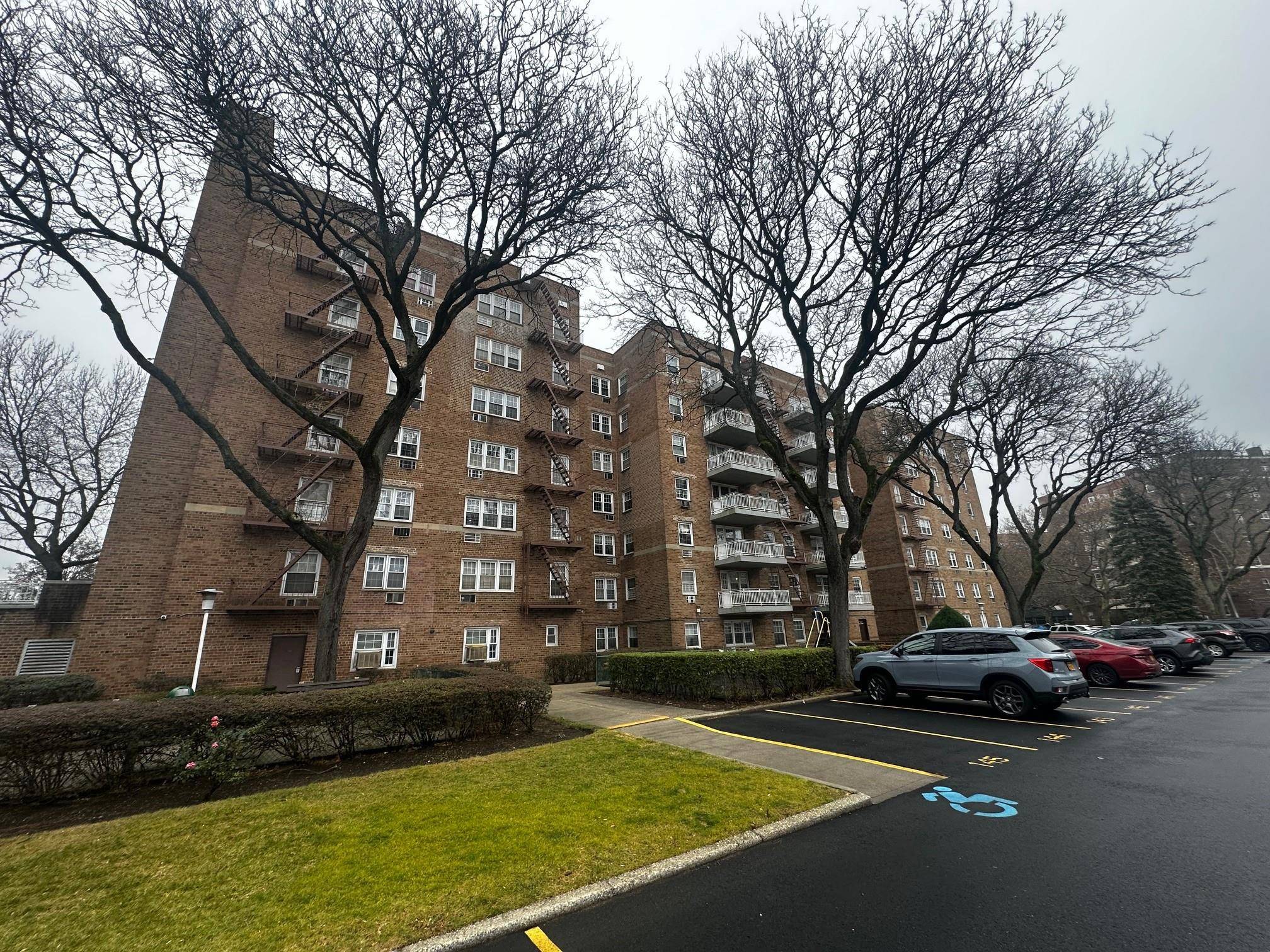 Howard Beach, NY 11414,149-30 88th ST #4A
