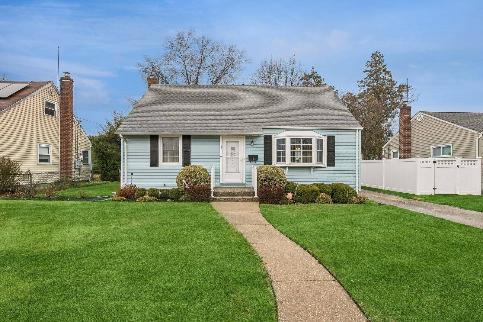 Plainview, NY 11803,8 Jamaica AVE