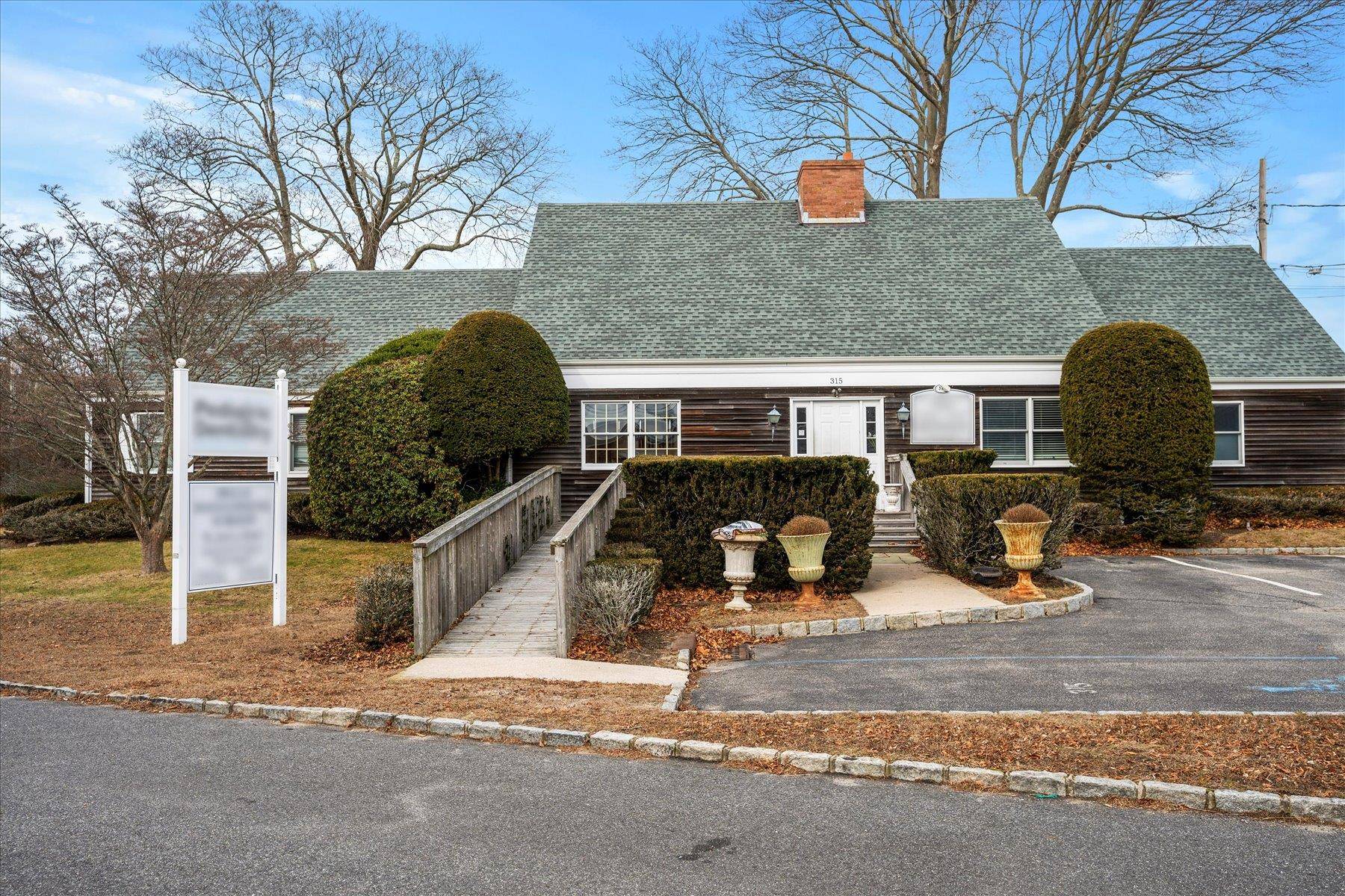Southampton, NY 11968,315 Meeting House LN