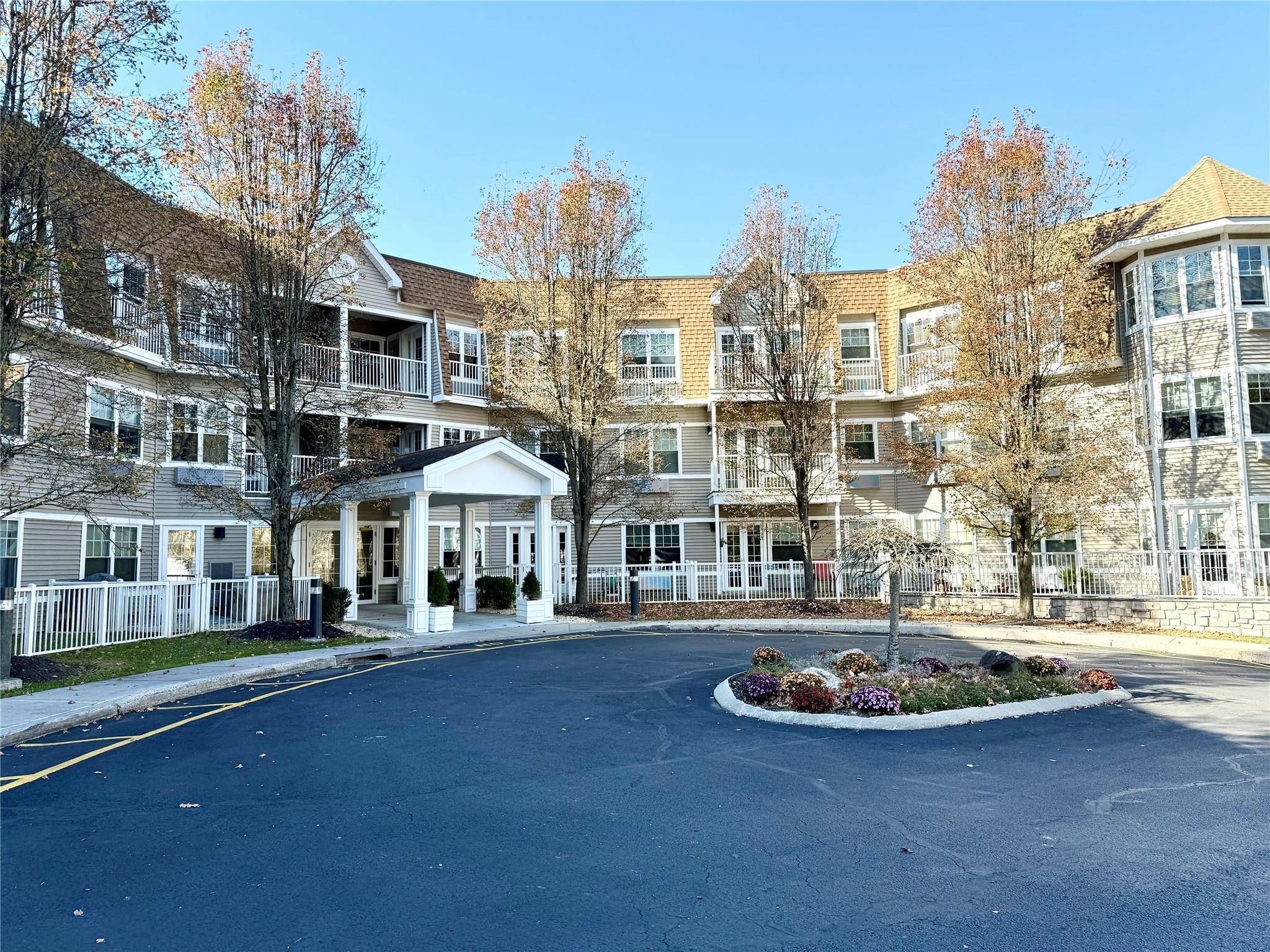 Mount Kisco, NY 10549,204 Sutton Drive #204