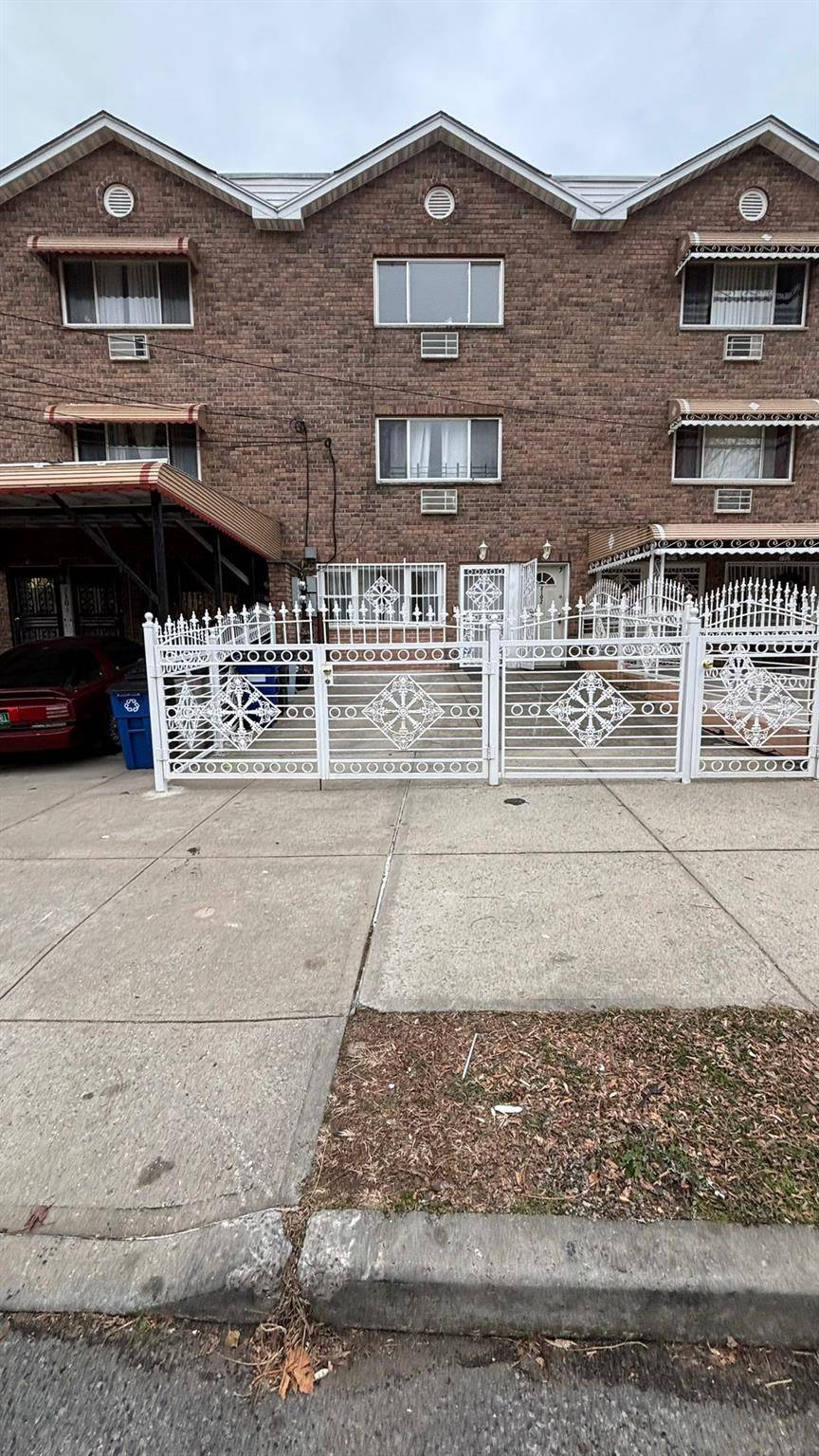 Bronx, NY 10466,2102 Needham AVE #1