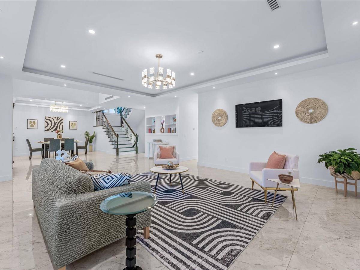 Douglaston, NY 11363,233-12 Bay ST