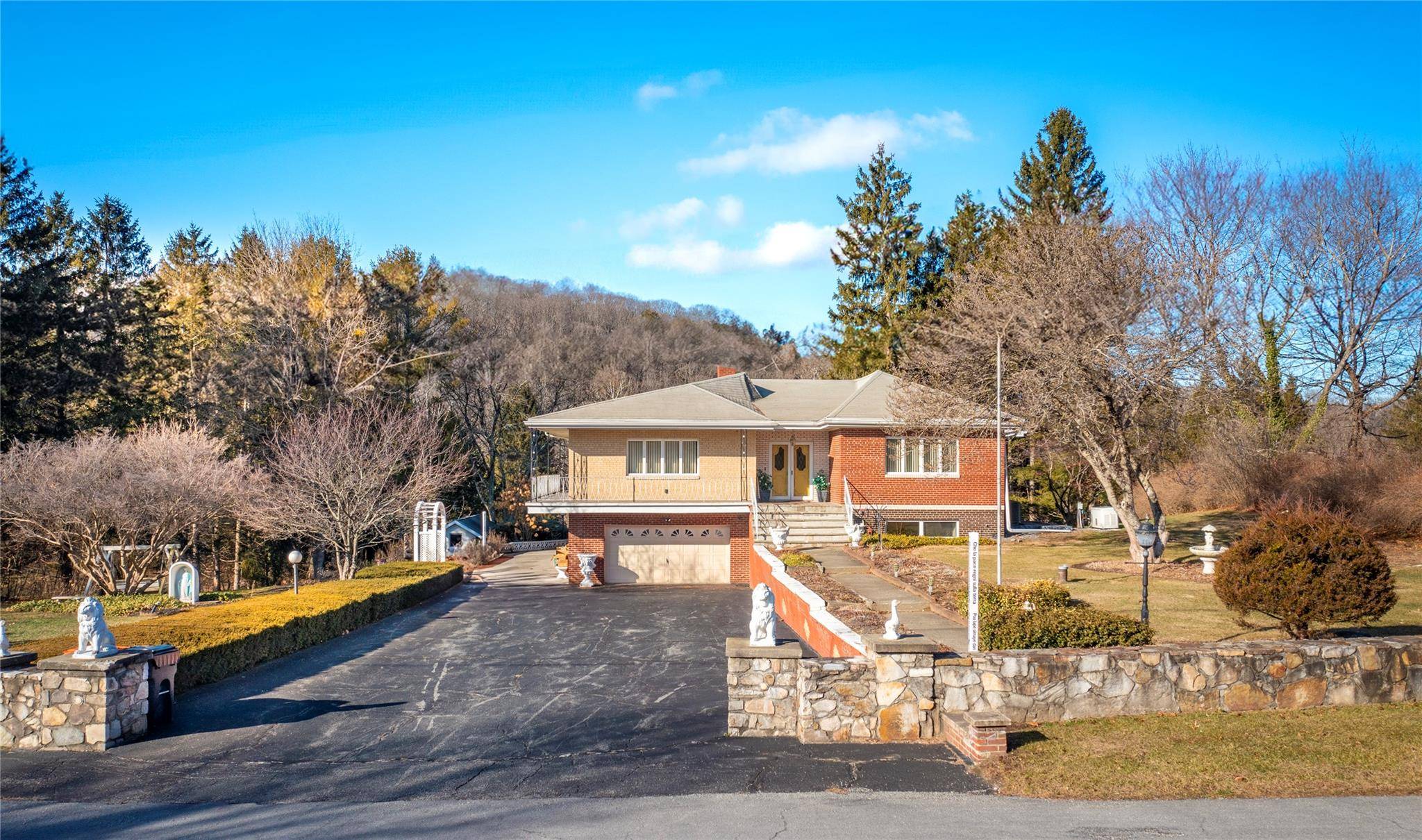 Dover Plains, NY 12522,28 Craig LN