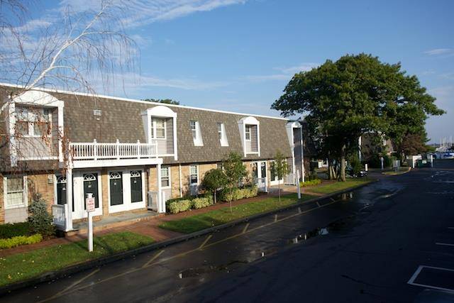 Patchogue, NY 11772,10 starboard LN #9-10