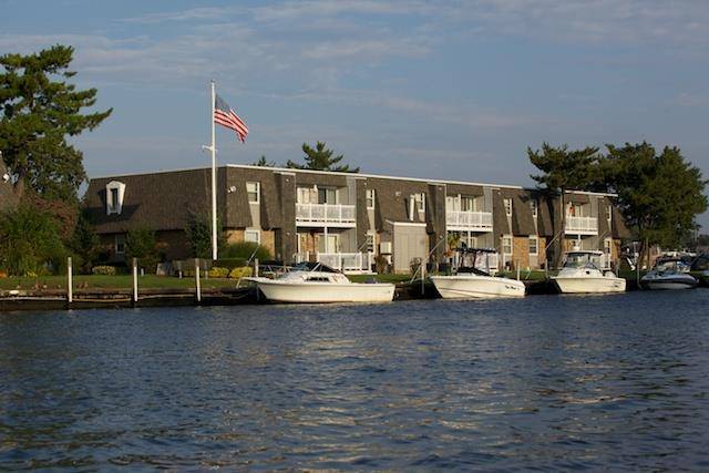 Patchogue, NY 11772,10 starboard LN #9-10