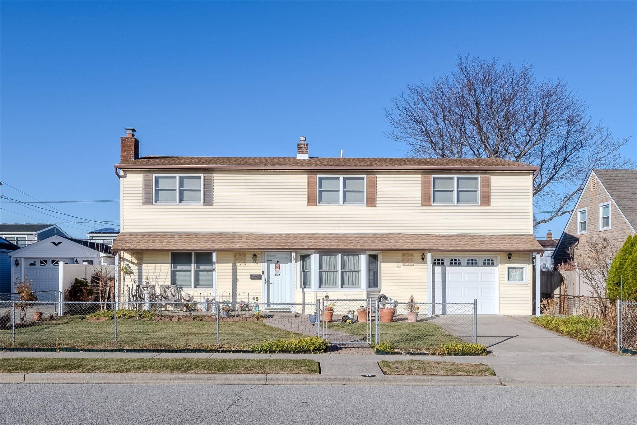 Levittown, NY 11756,35 Crag Lane