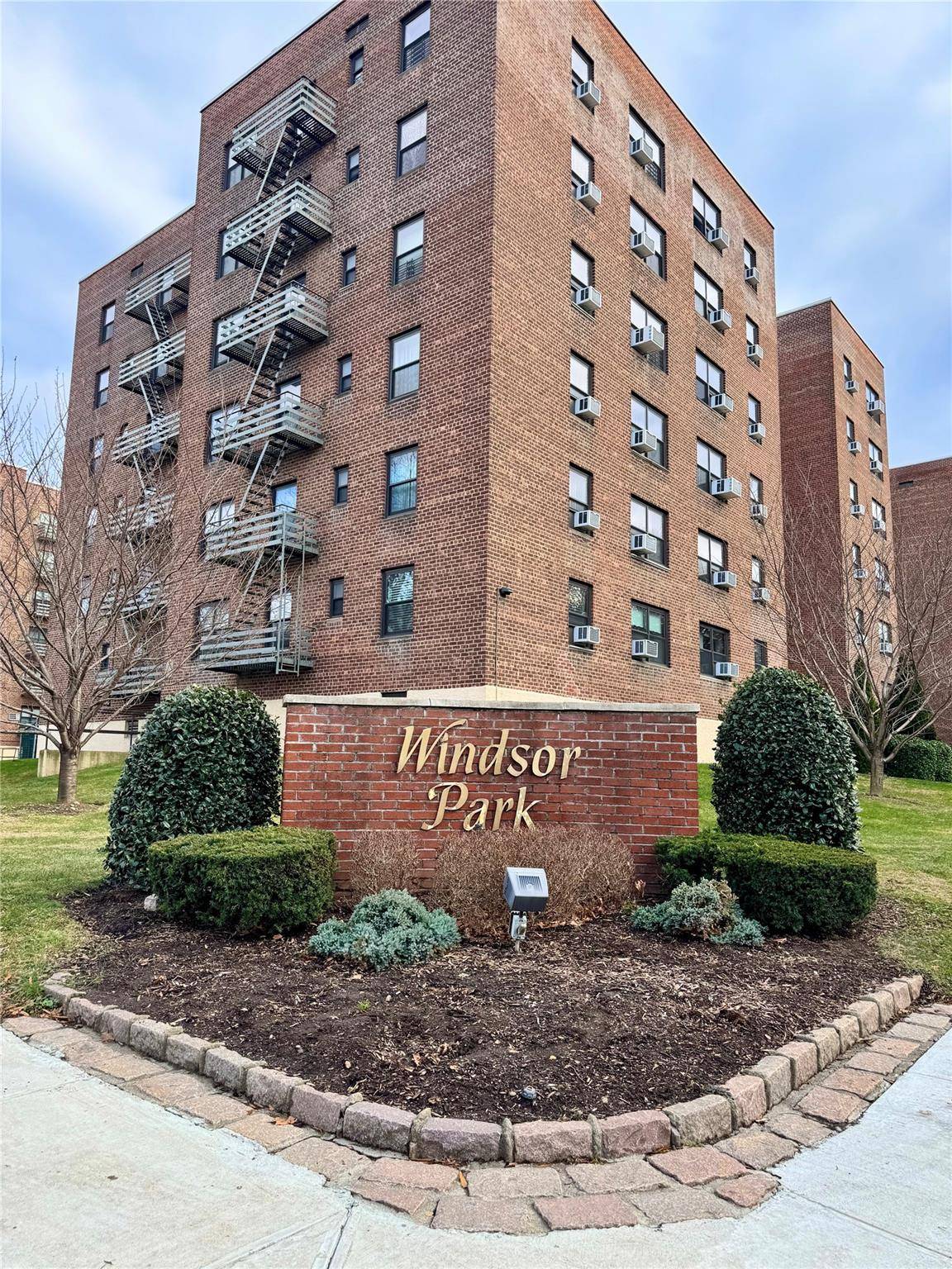 Oakland Gardens, NY 11364,212-08 75th AVE #5C