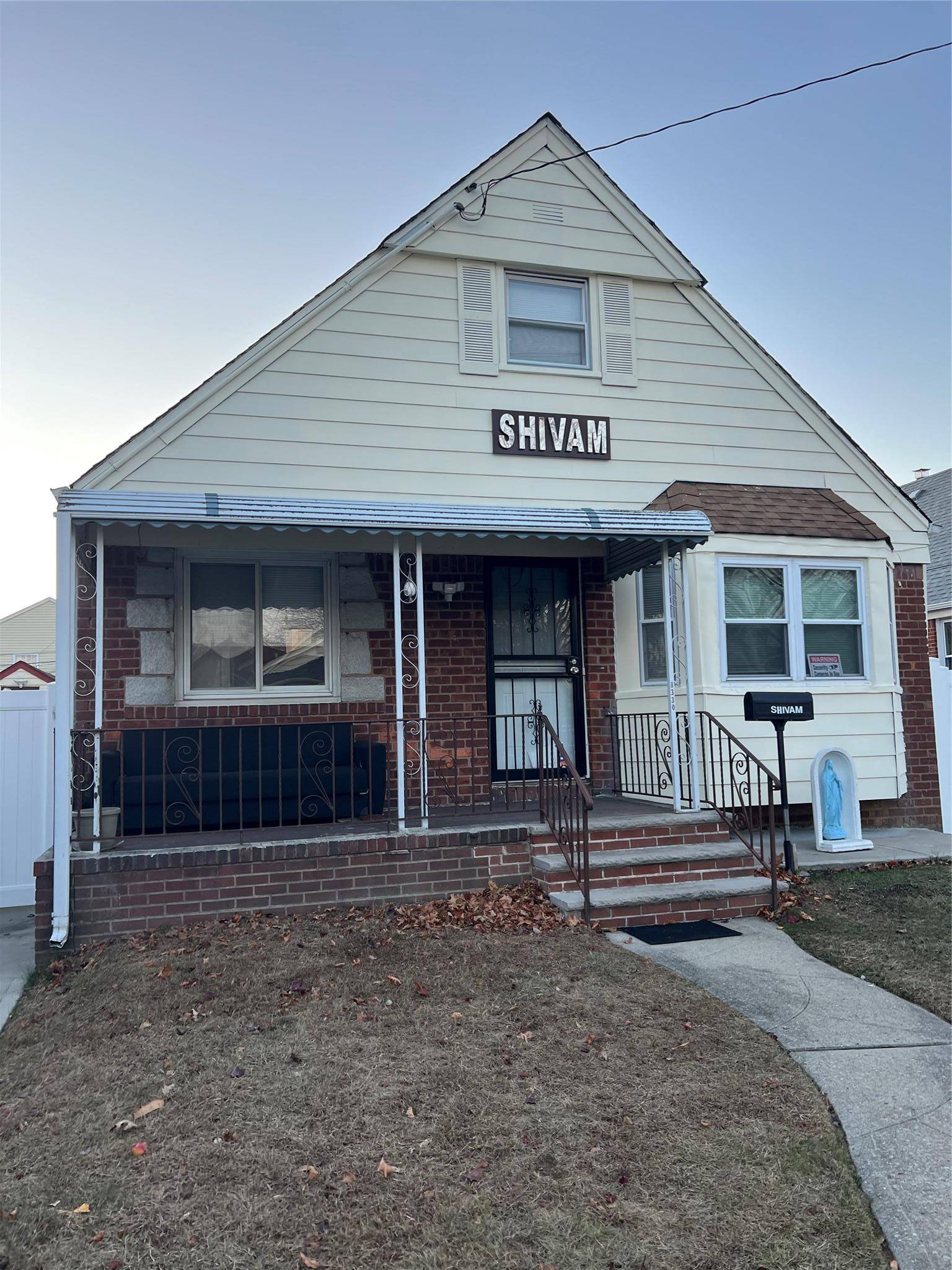 Glen Oaks, NY 11004,83-30 260 Street