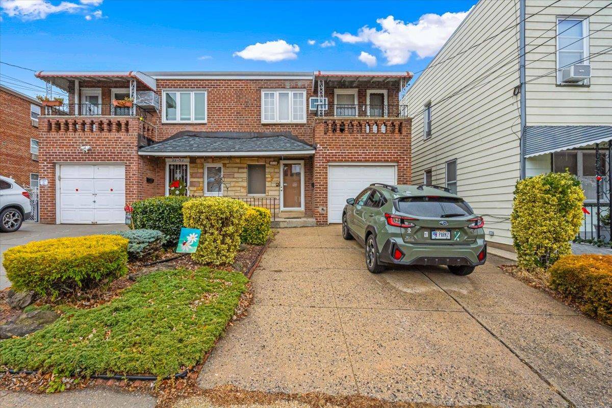 Maspeth, NY 11378,52-30 69th PL