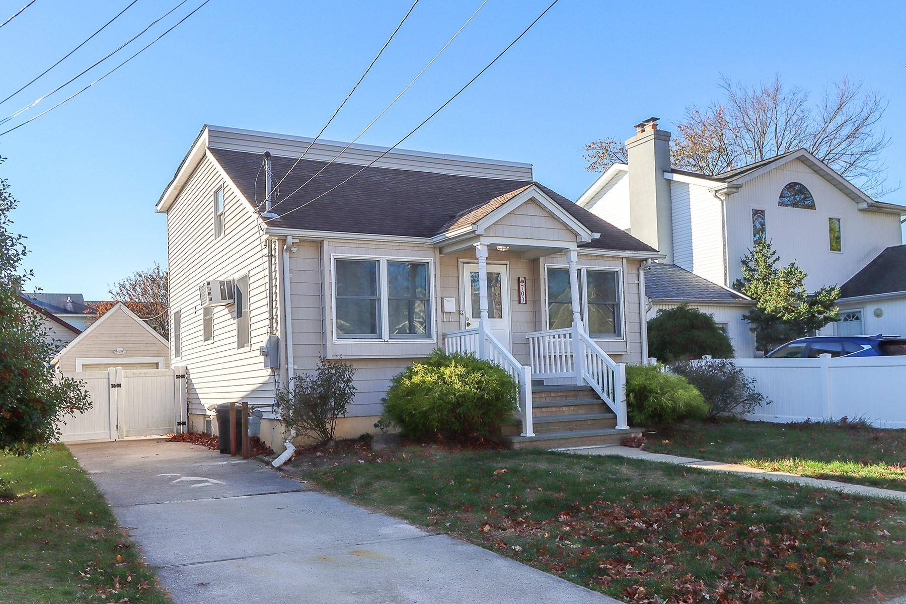 Bellmore, NY 11710,703 Oak ST