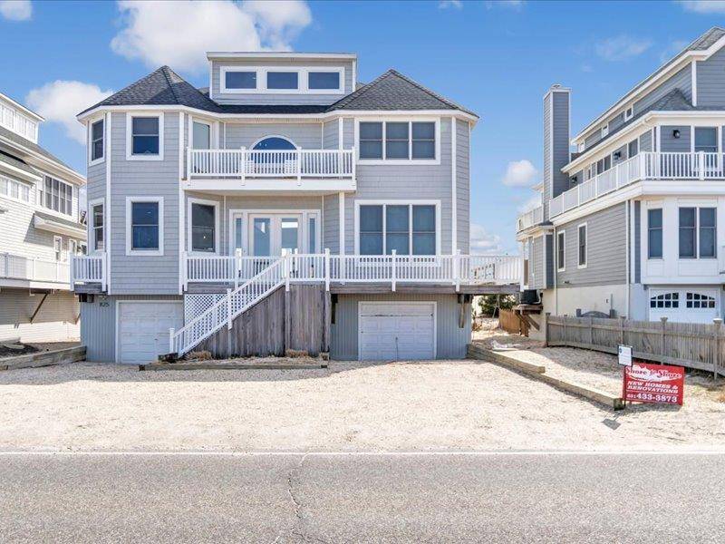 Westhampton Beach, NY 11978,825 Dune RD