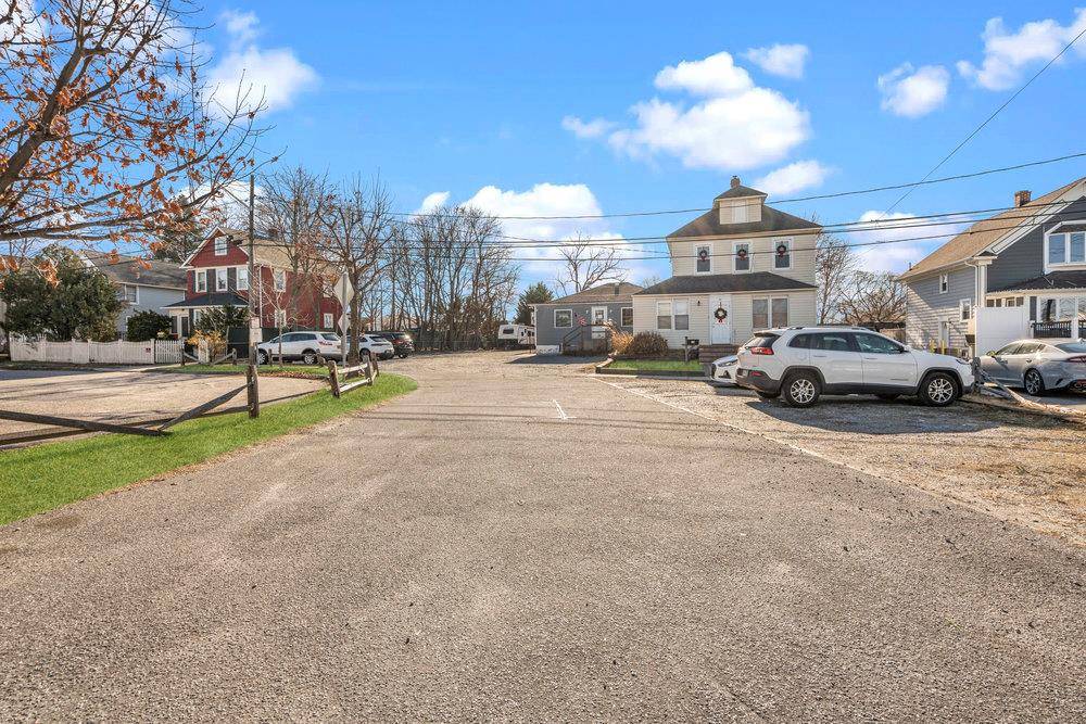 West Islip, NY 11795,10 Hawley AVE