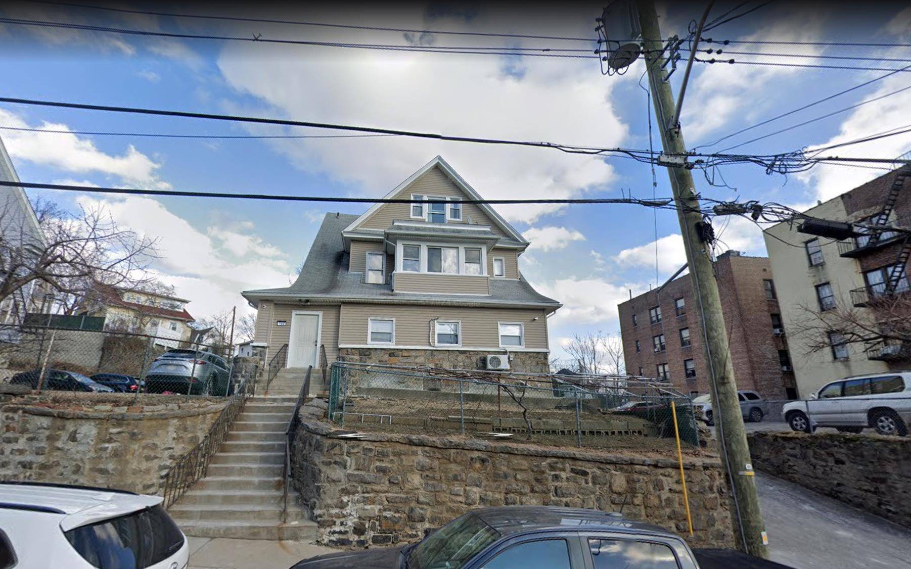 Yonkers, NY 10705,160 Bruce AVE