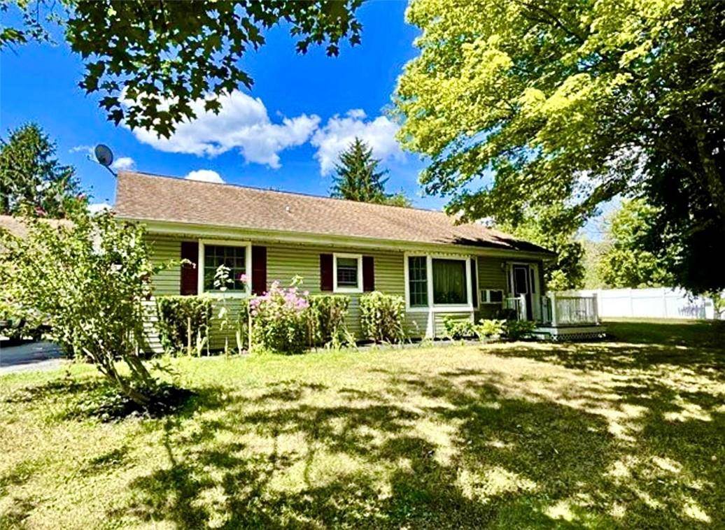 Hyde Park, NY 12538,565 N Quaker LN