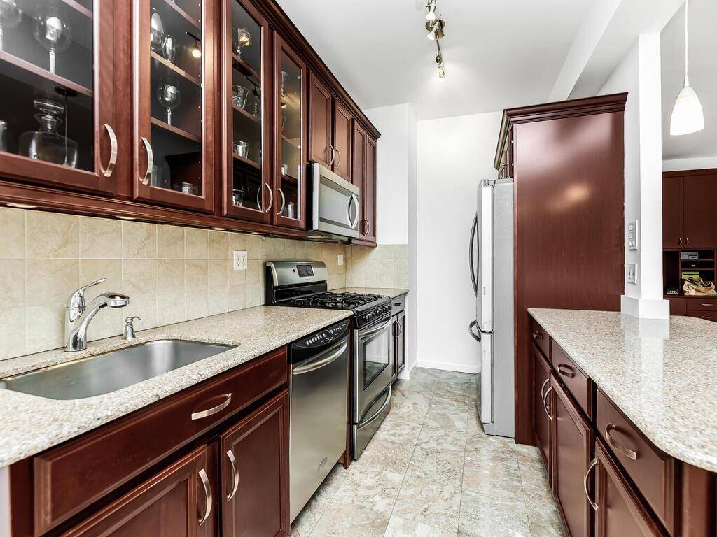 Bronx, NY 10463,555 Kappock ST #3H