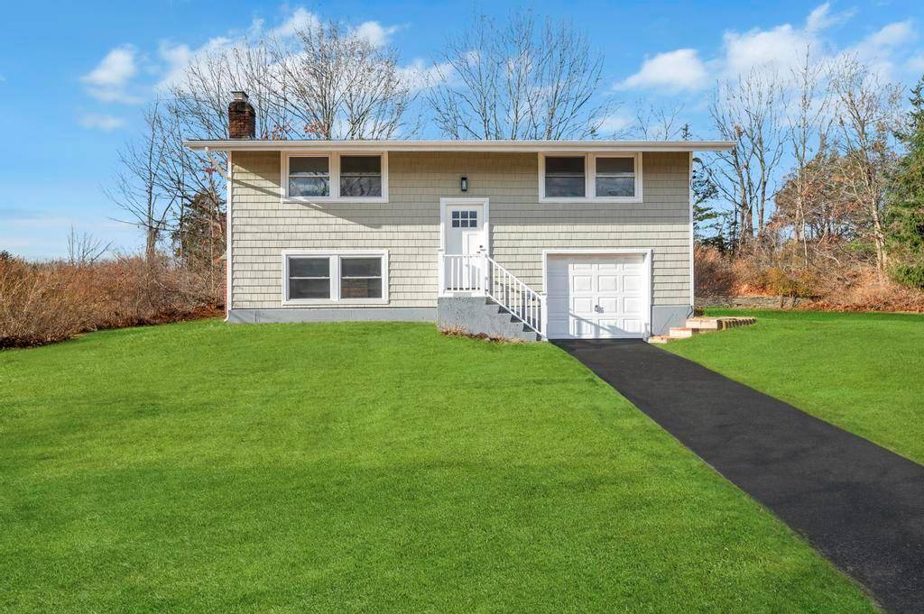 East Setauket, NY 11733,10 Pheasant LN