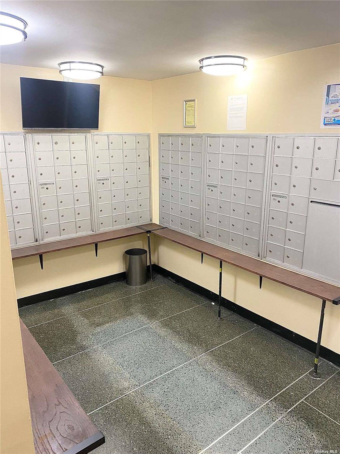 Rego Park, NY 11374,61-25 97 ST #7R