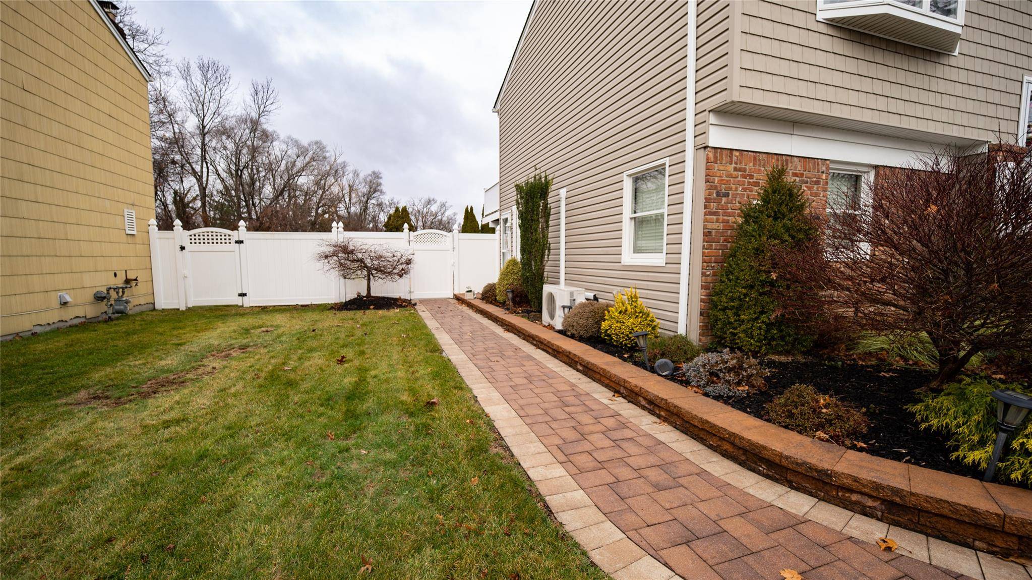 West Islip, NY 11795,15 Westminster LN