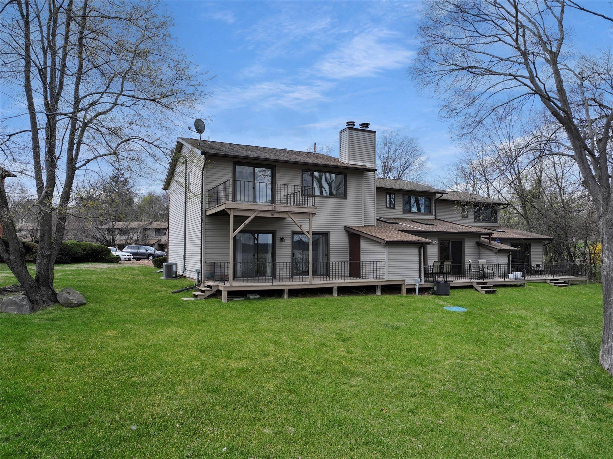 New Windsor, NY 12553,528 Barberry LN