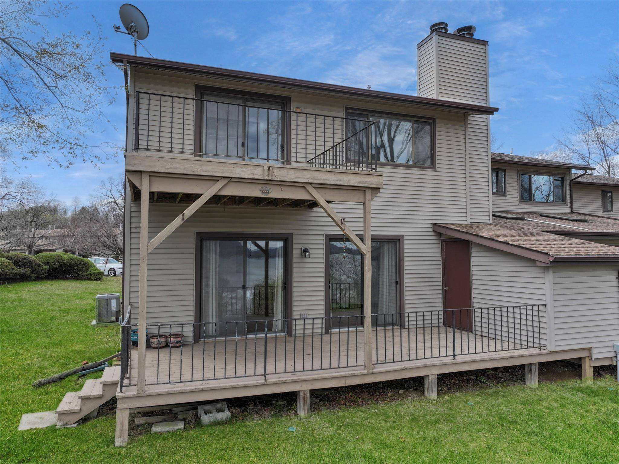 New Windsor, NY 12553,528 Barberry LN