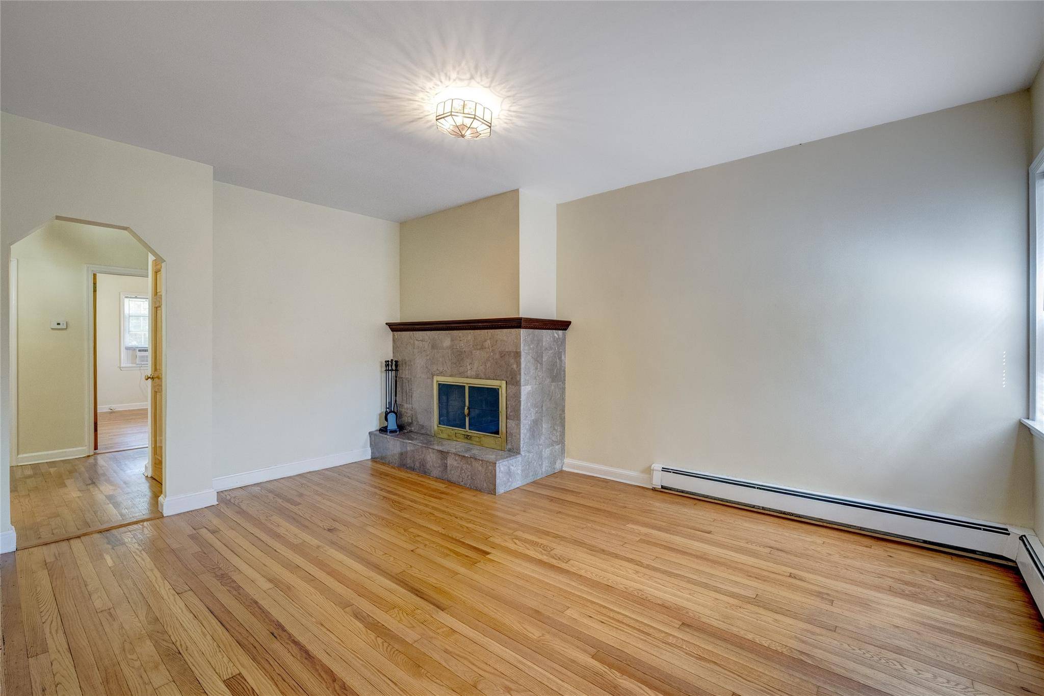 Glenwood Landing, NY 11547,3 Woodmere AVE