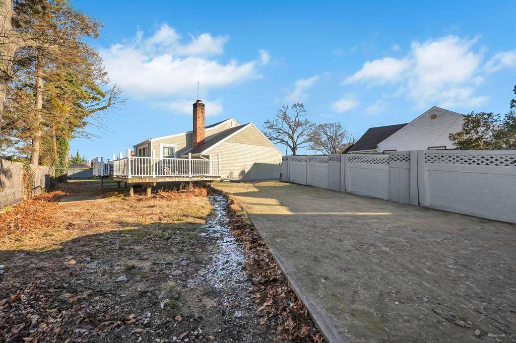 Freeport, NY 11520,82 Royal Drive