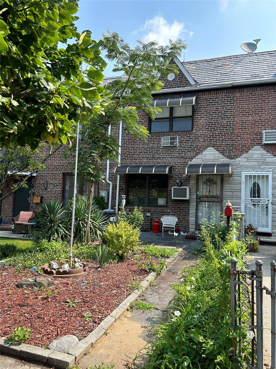 Middle Village, NY 11379,62-61 81 ST