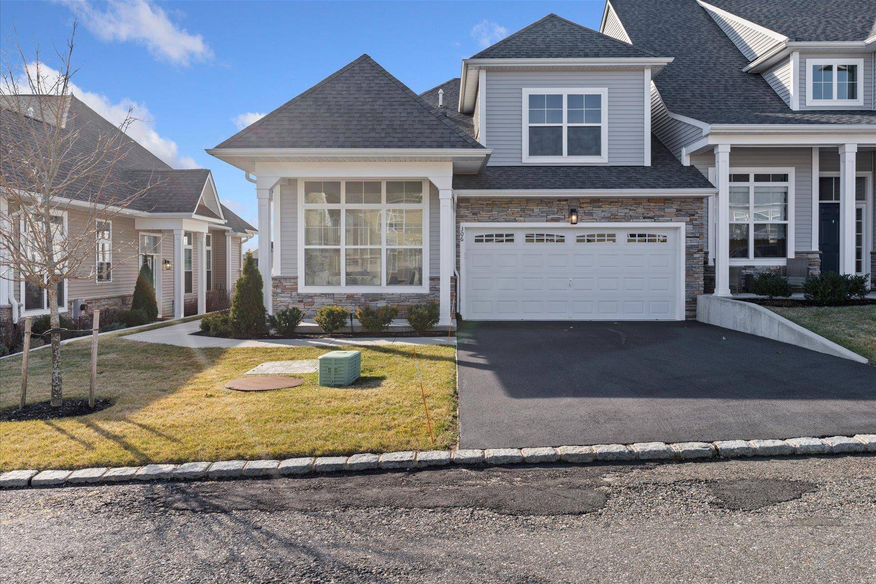 Yaphank, NY 11980,306 Silver Timber DR