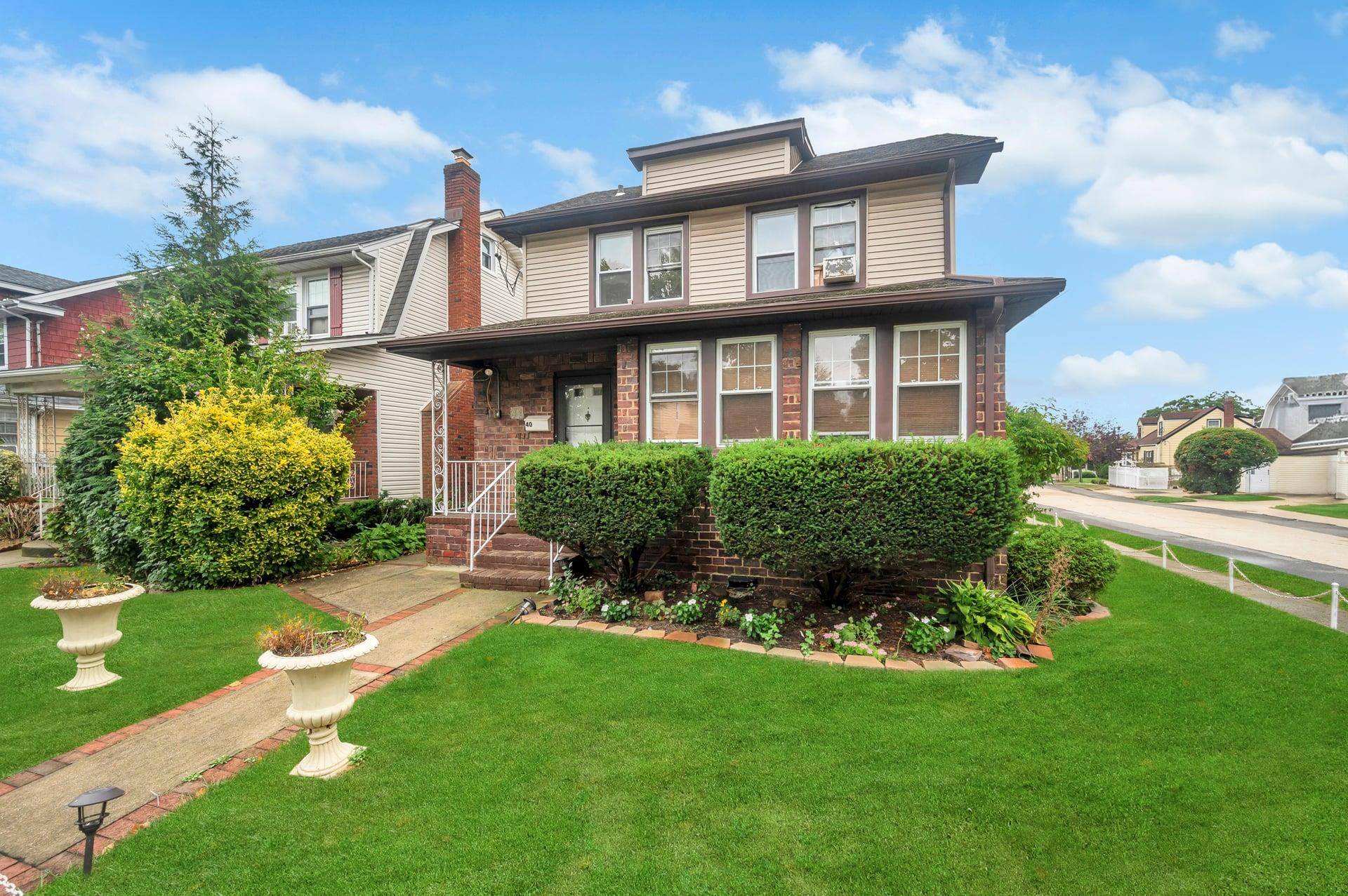 Lynbrook, NY 11563,40 Harvard
